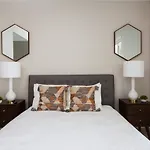 LA Premium Resort Suites